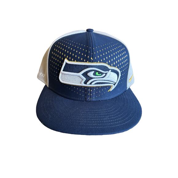 NFL Seattle Seahawks Nike True DRI-Fit Snapback Hat Gold Underbrim Embroidered - Picture 1 of 7
